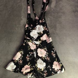 H&M Divided Floral Overall Shorts 🌸